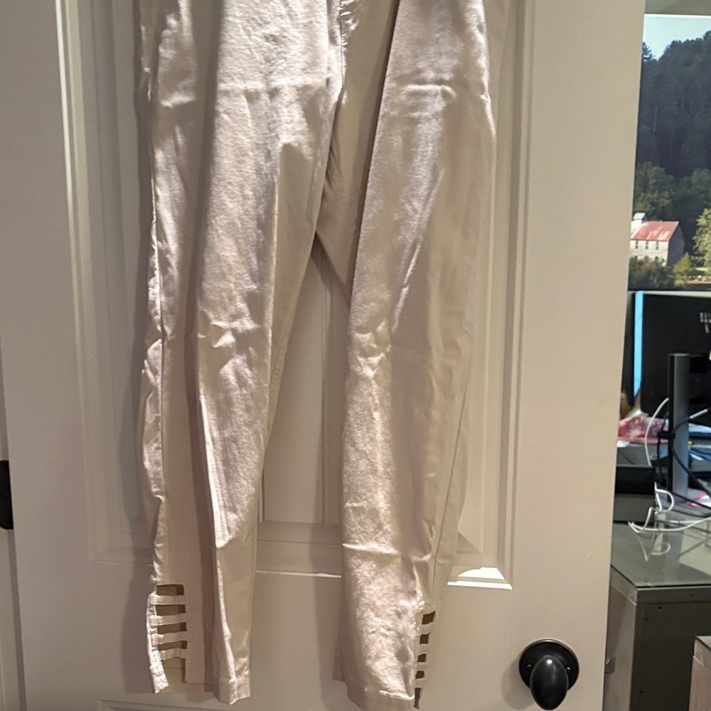 Soft Surroundings Cream Trousers with Hem Details